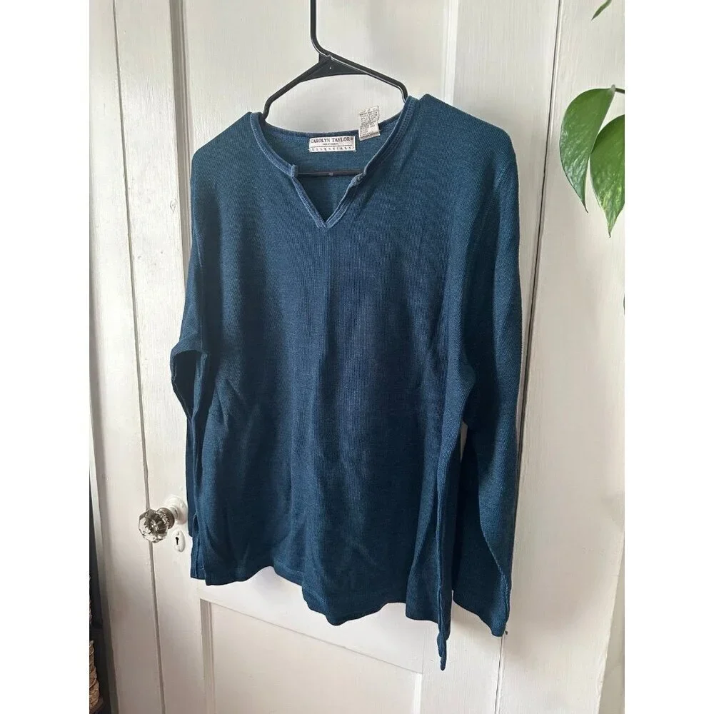 Carolyn Taylor for by Design Essentials women’s size large blue shirt